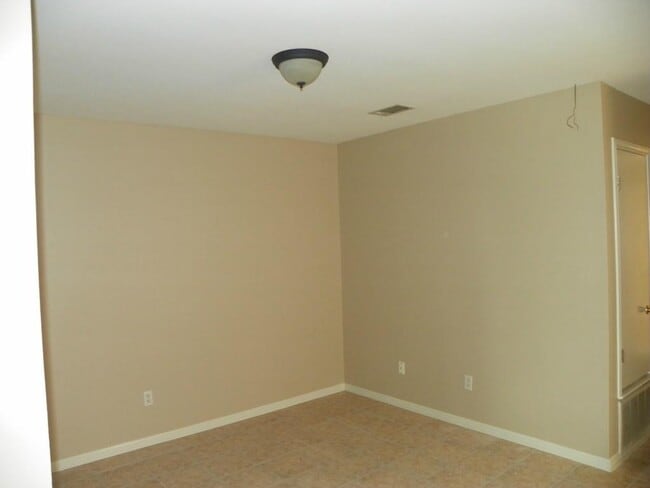 Building Photo - 509 Texas Ave