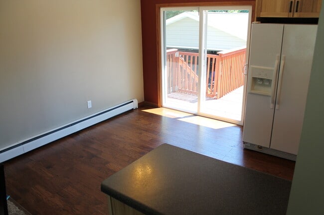 Building Photo - Avail Nov 1st!! SW Rochester 3 bedroom 2 b...