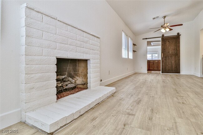 Building Photo - 4413 Live Oak Dr
