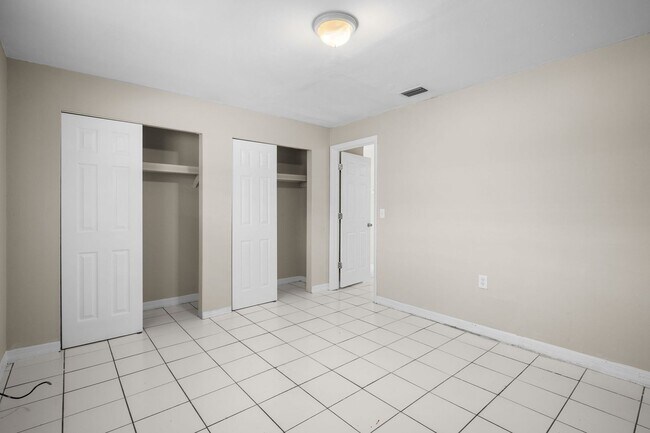 Building Photo - 1706-1708 Cypress Dr