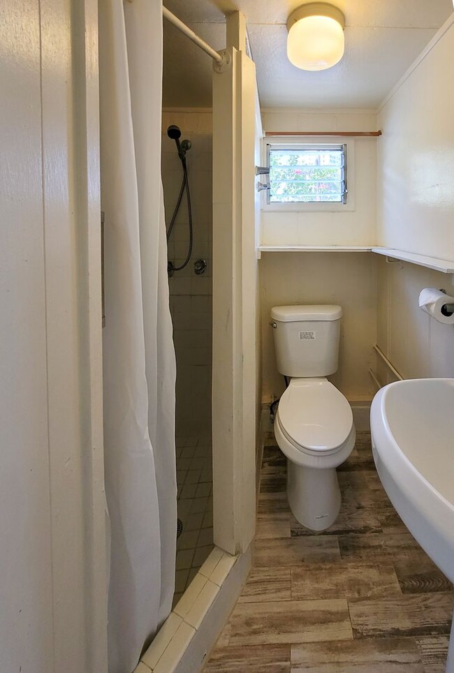 Building Photo - 1132