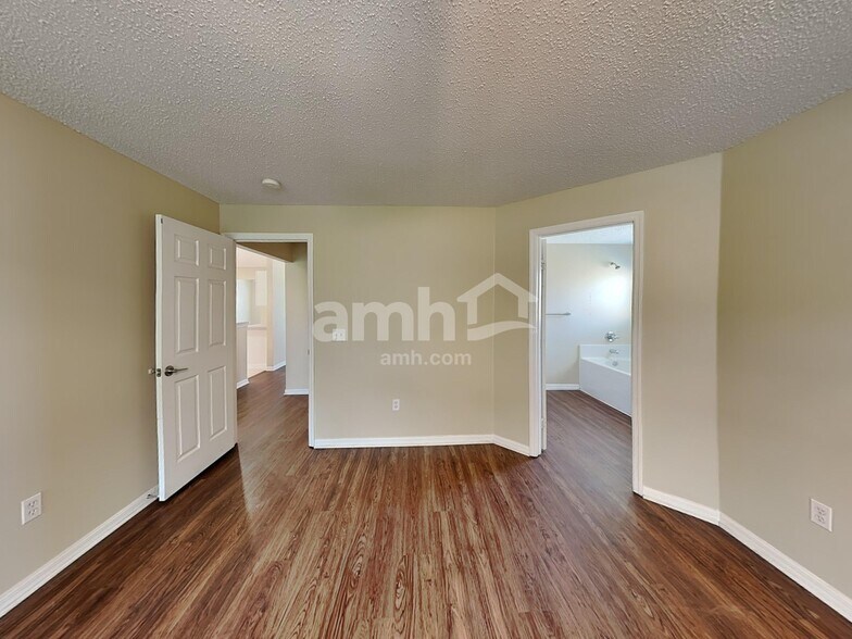 Building Photo - 1147 SE Preston Ln