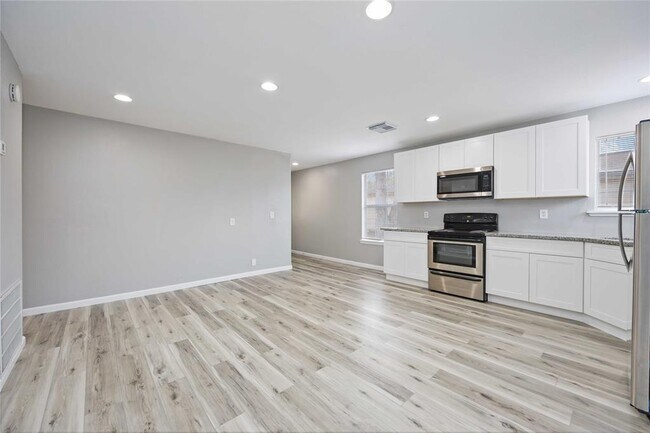 Building Photo - 1728 Connorvale Rd
