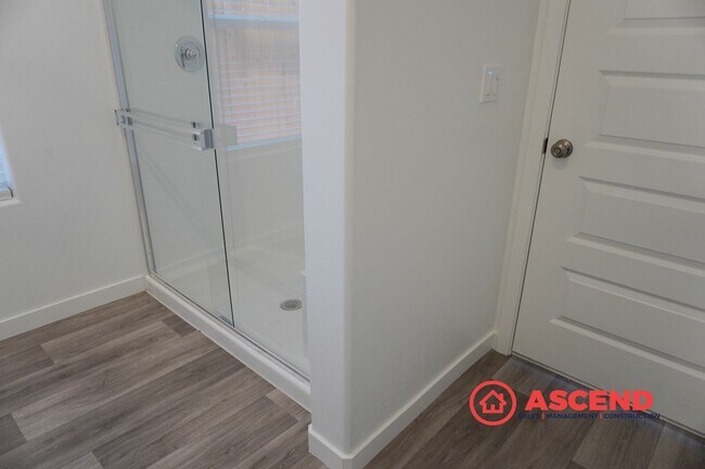 Building Photo - Spacious 4 Bed/2 Bath Brand New Build! in Bakersfield's Desirable 93311 Area — Solar, Garage & Fu...