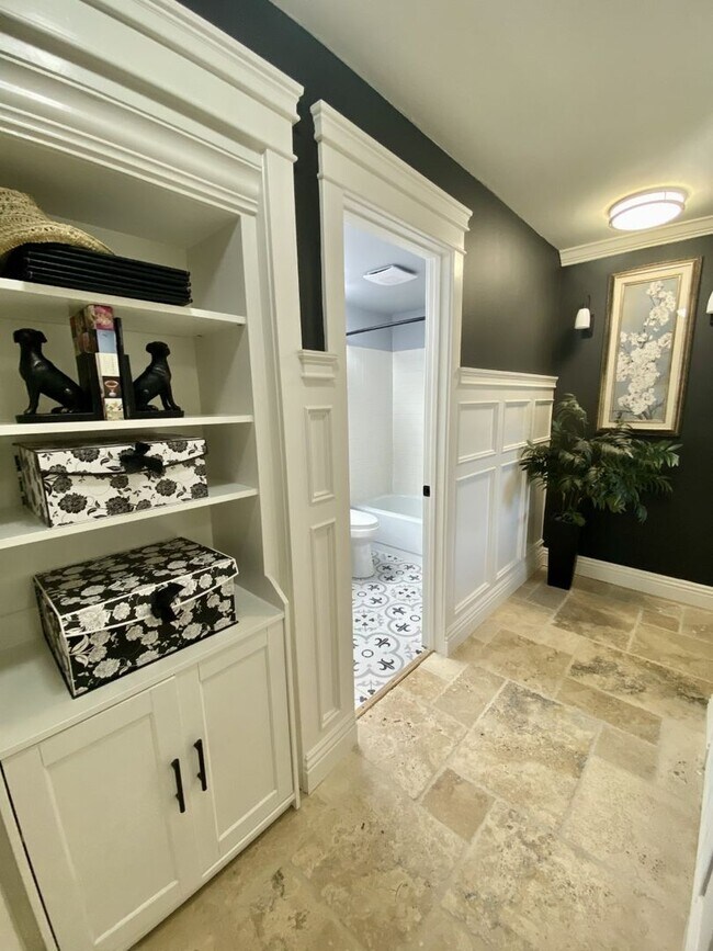 Building Photo - Camarillo- Stylish One Bedroom off Main House