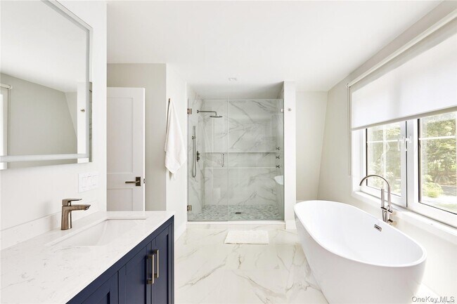 Building Photo - 11925 Soundview Ave