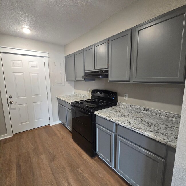Building Photo - Newly Remodeled 2/1 in Cave City!