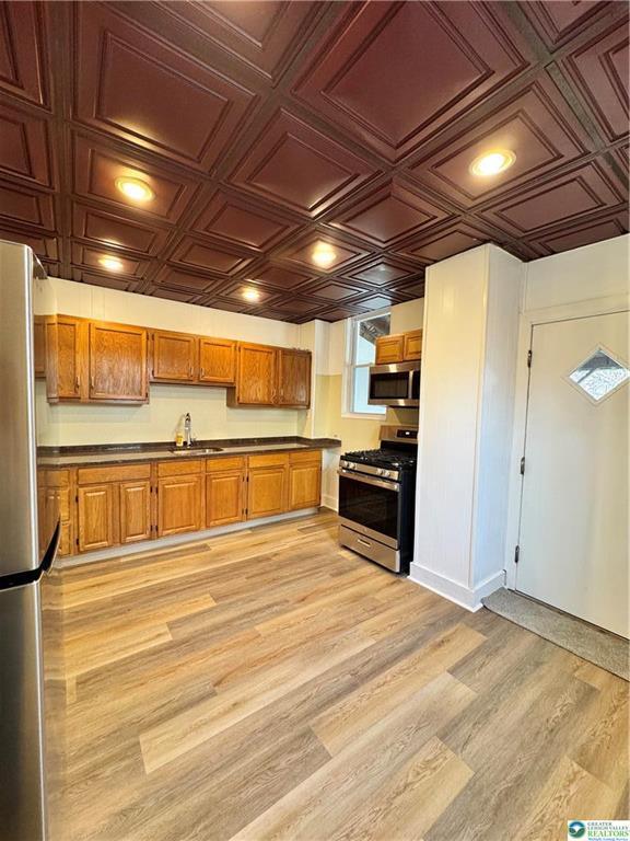 Building Photo - 213 W Chew St