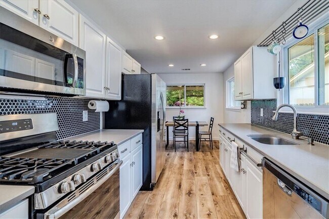 Building Photo - 11322 Bristle Oak Trail