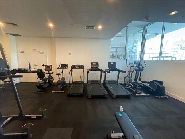 Building Photo - 2200 NE 4th Ave