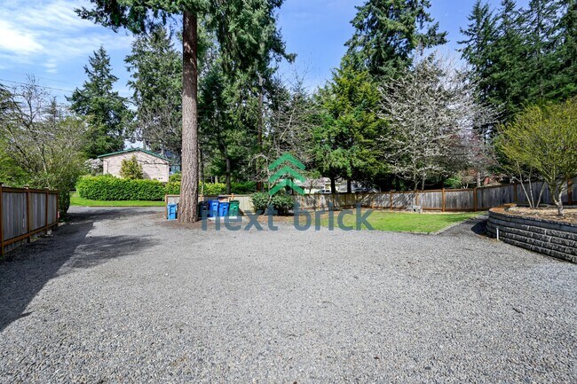 Building Photo - Cozy Retreat in Shoreline – Your Perfect 1,000 sqft Haven