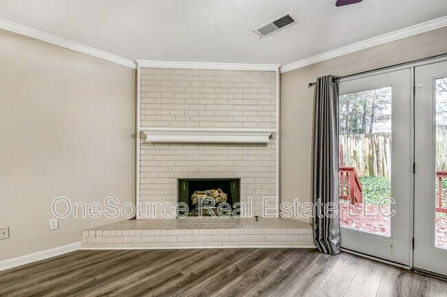 Building Photo - 1702 Twin Brooks Dr SE