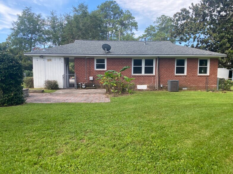 Building Photo - 2309 Scheper Ln
