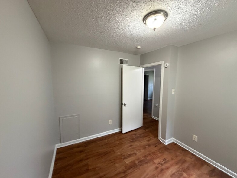 Building Photo - 1507 Mary Jane Ave