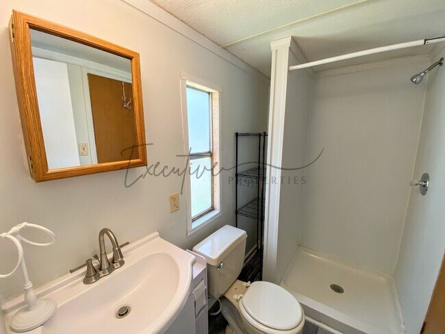 Building Photo - 307 N Kinney Ave