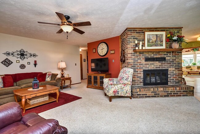 Building Photo - 1304 W Parkview St