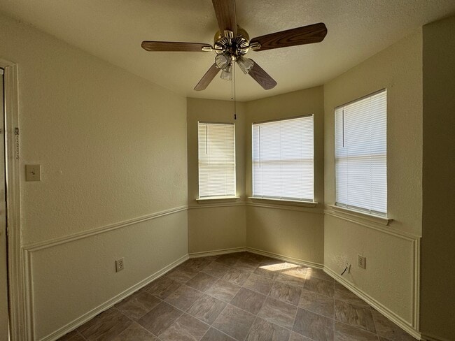 Building Photo - 2808 Bluejay Dr