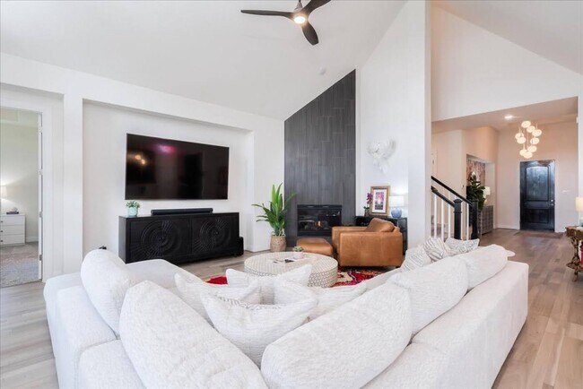 Building Photo - 5713 Fresno Ave