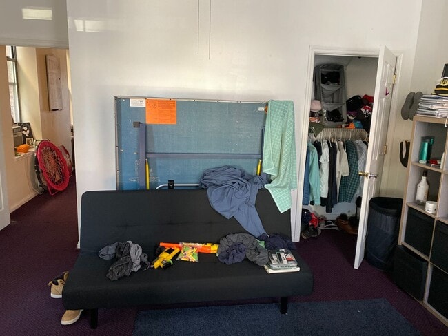 Building Photo - 303 Warner St