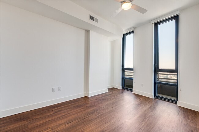 Building Photo - 3611 Congress Ave