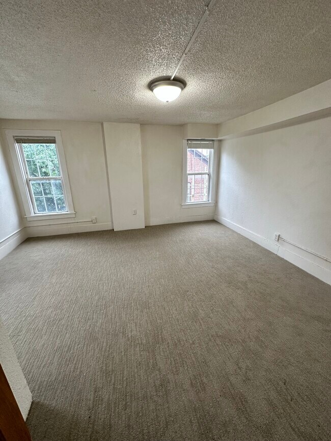Building Photo - 1635 White St