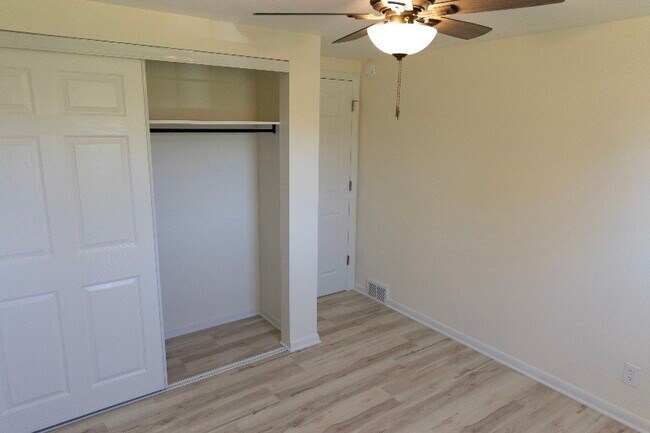 Building Photo - 988 Delwood Rd