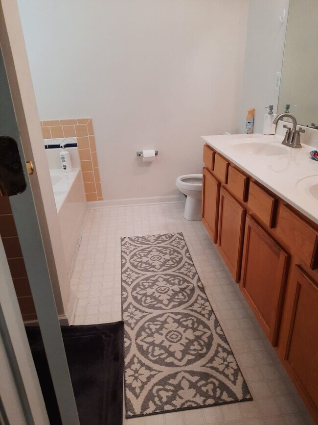 Building Photo - 4 Ledgerock Way