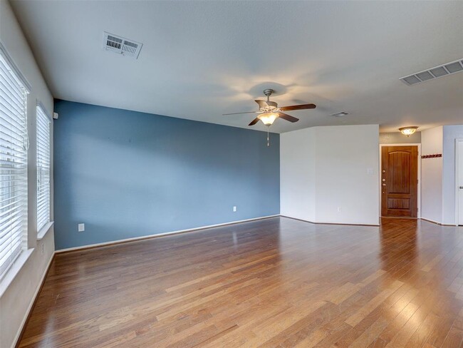Building Photo - 180 Housefinch Loop