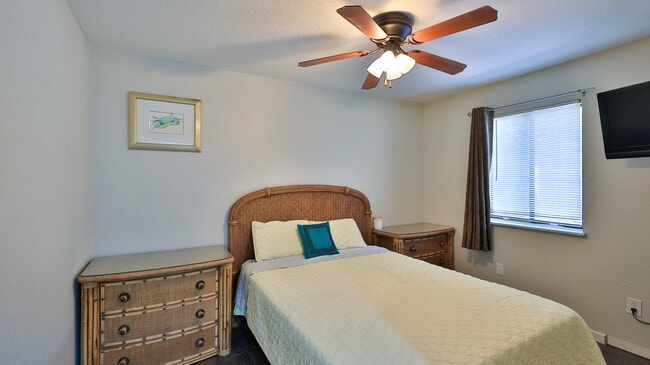 Building Photo - 2766 Date Palm Dr