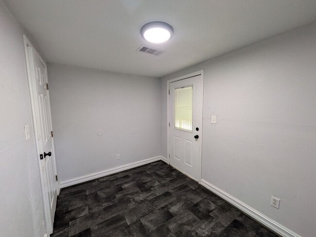 Building Photo - 1125 N Tannahill St
