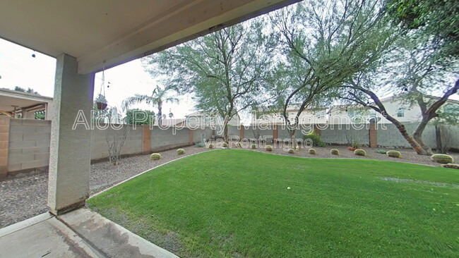 Building Photo - 491 W Ebony Way