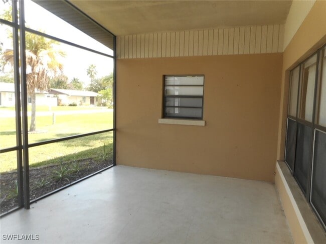 Building Photo - 2254 Chandler Ave