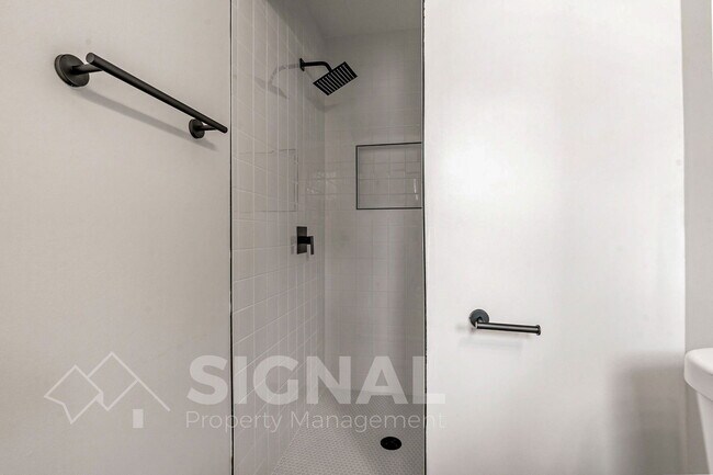 Building Photo - 4324 Warren Rd