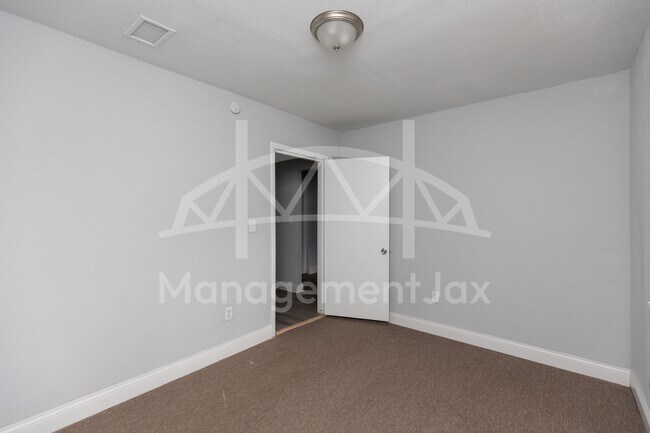 Building Photo - 5736 Teeler Ave