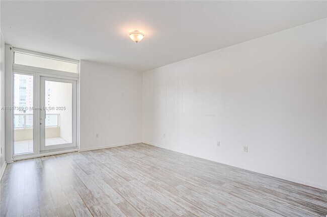 Building Photo - 3340 NE 190th St