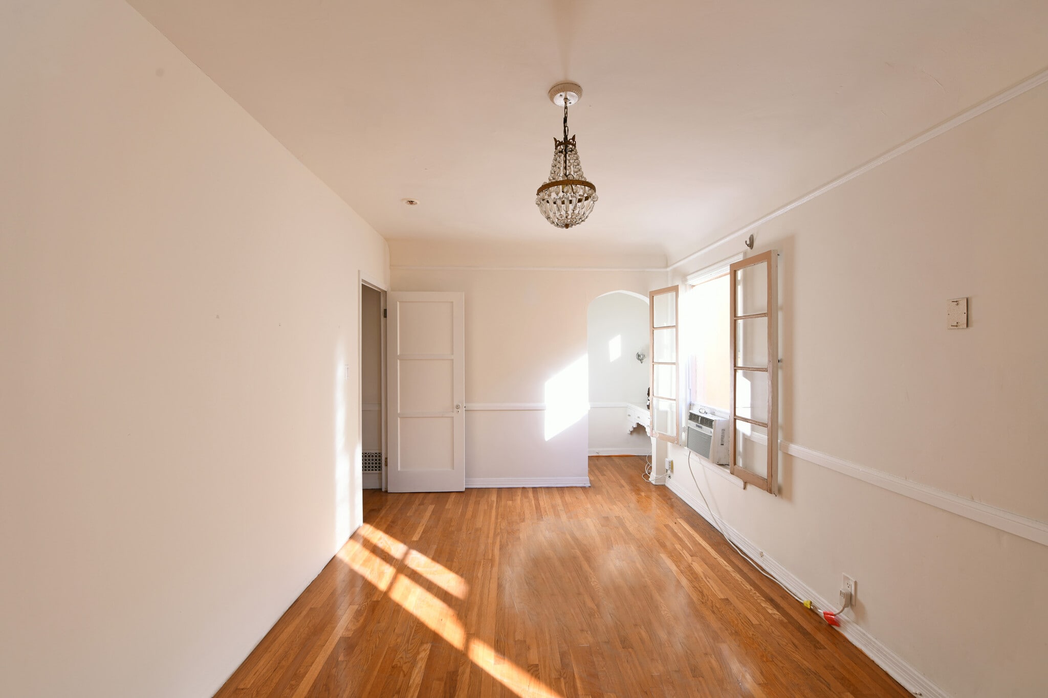 Building Photo - 913 Le Doux Rd