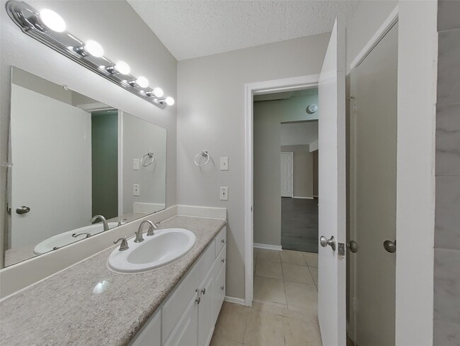 Building Photo - 20118 Misty Pines Dr