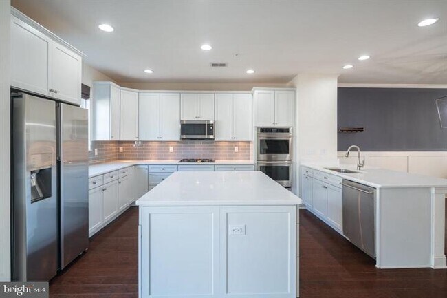 Building Photo - 27127 Hickory Ln