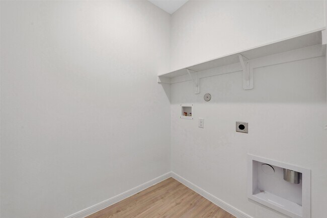 Building Photo - 339 Lippizan Dr
