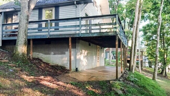 Building Photo - "Charming 2-Bedroom Retreat with Spacious 1200 Sq Ft Layout in Scenic Carthage!" Lake Front views...
