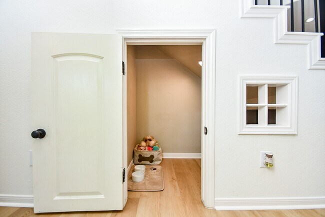 Building Photo - 24119 Via Renata Dr