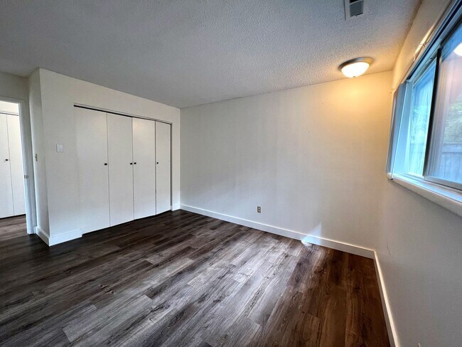 Building Photo - SFH 119 - Francis Duplex