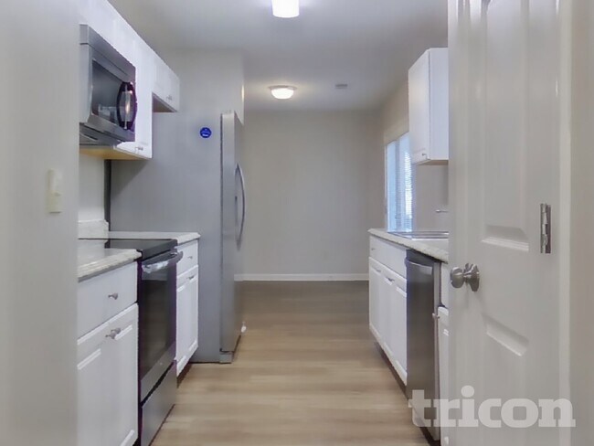 Building Photo - 14 Iron Spot Cir