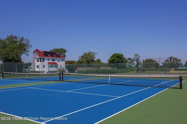 Building Photo - 25 Meadow Ave