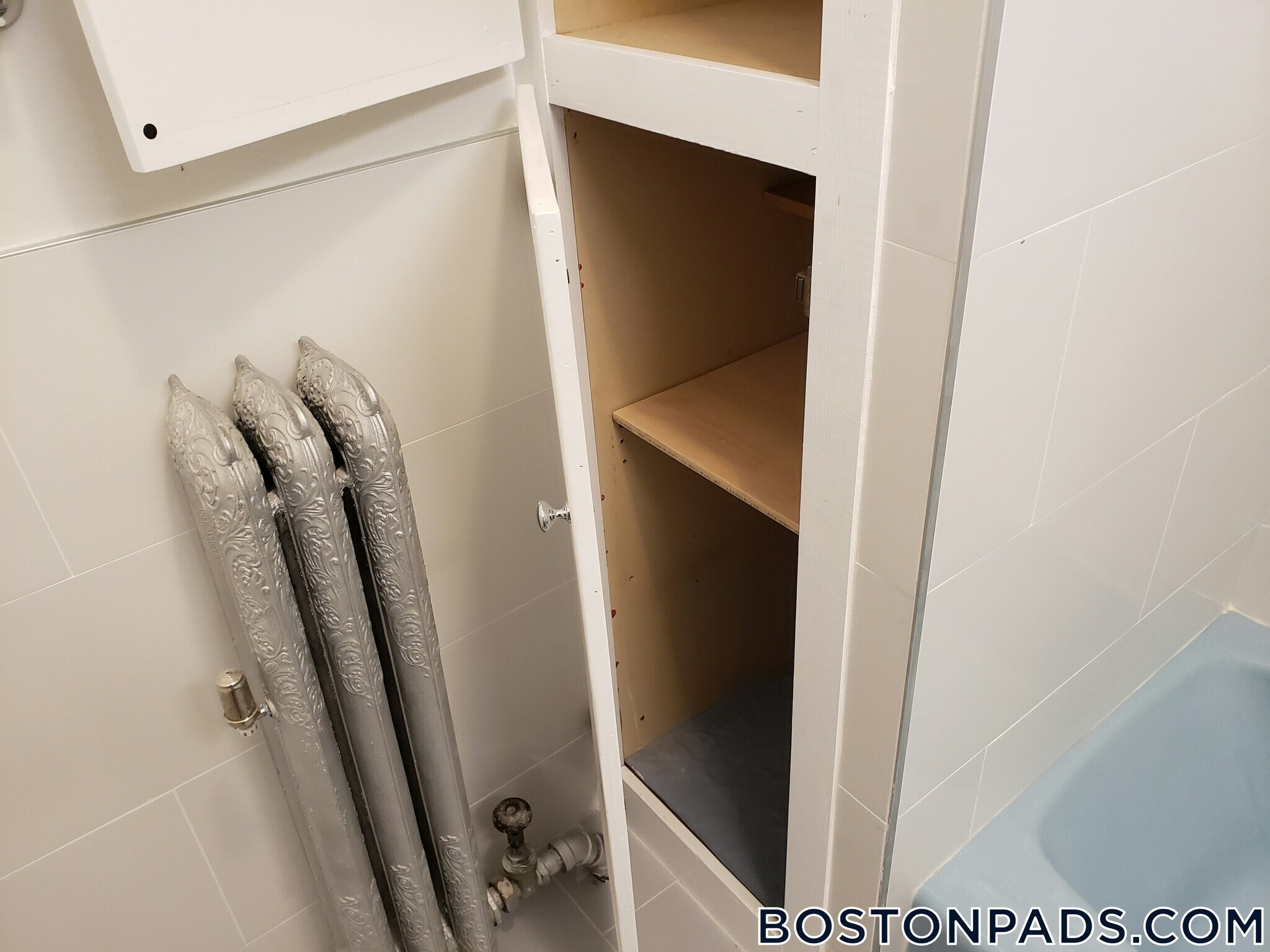 Building Photo - 194 Kelton St