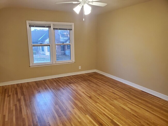 Building Photo - 1521-1525 Oxford St North