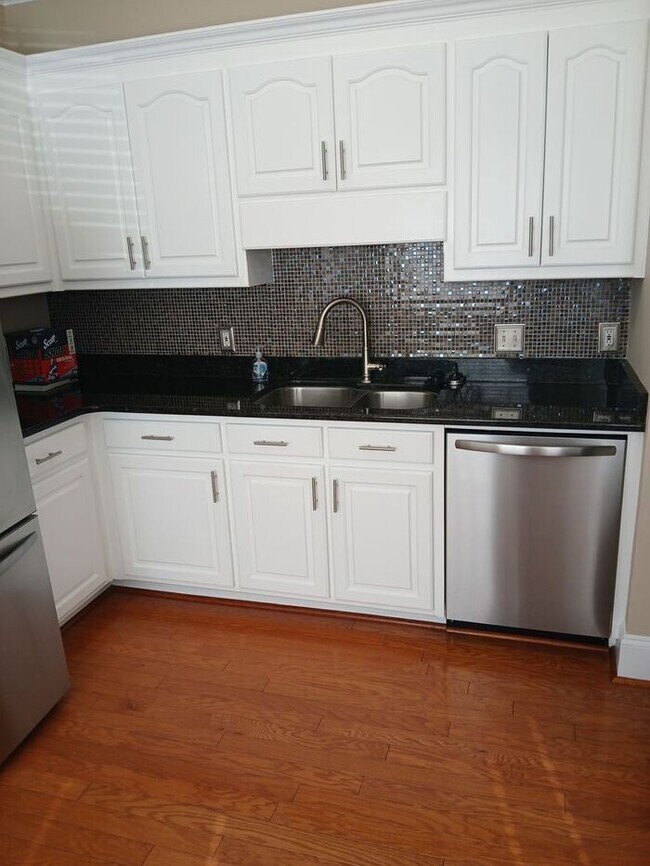 Building Photo - Wildewood in Northeast Columbia--Offering Self Guided Tour with RENTLY!