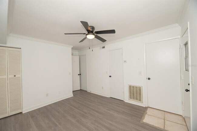 Building Photo - 4878 W Gandy Blvd