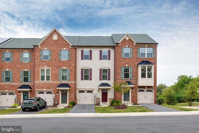 Building Photo - 7912 N Gladden Farm Way
