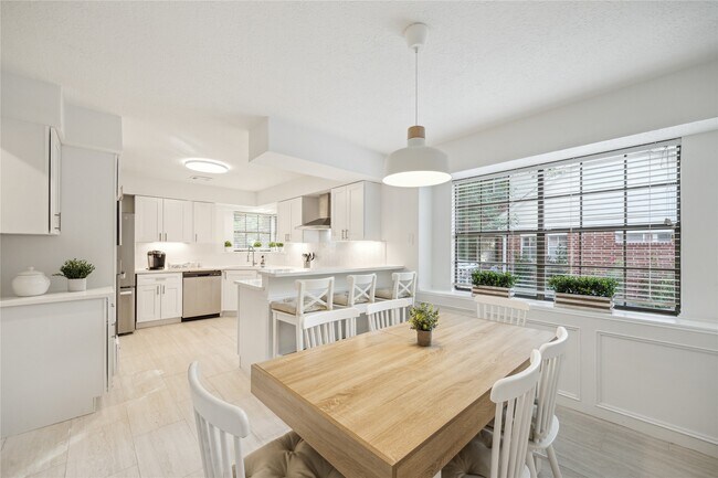 Building Photo - 89 Towering Pines Dr